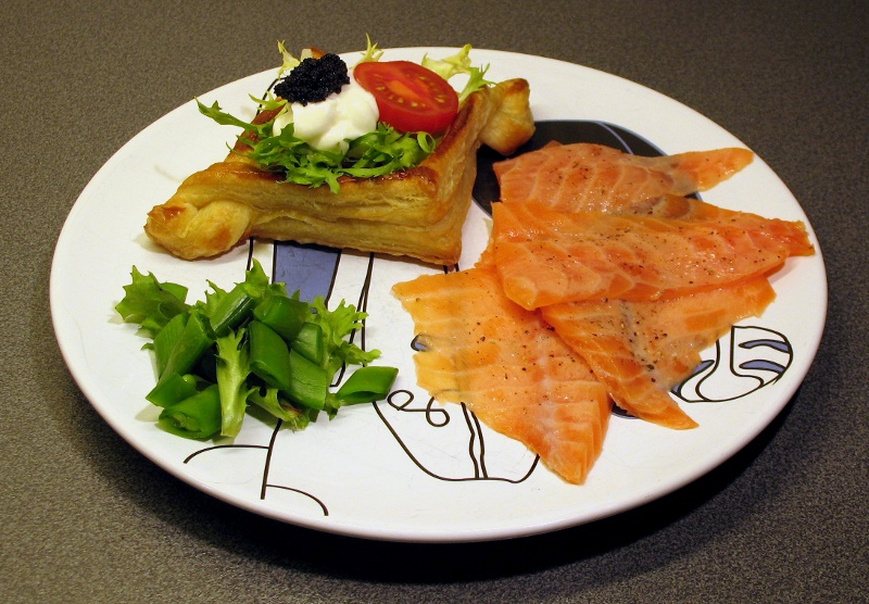 Puff pastry diamond and salmon carpaccio